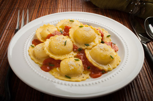 Mini Cheese Ravioli With Vodka Sauce